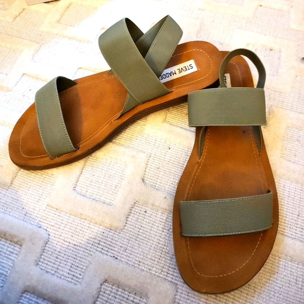 Steve Madden size 8.5 Olive Roma Sandal